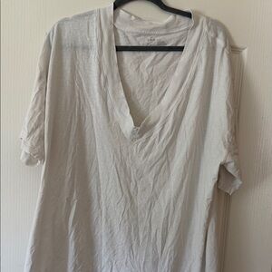 Aerie Cream V-Neck Short Sleeve Tee